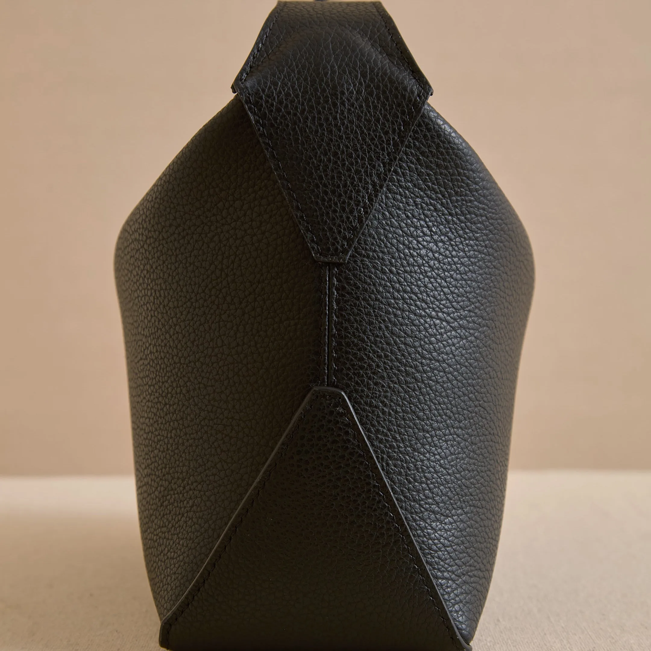 Mason 24 in Black