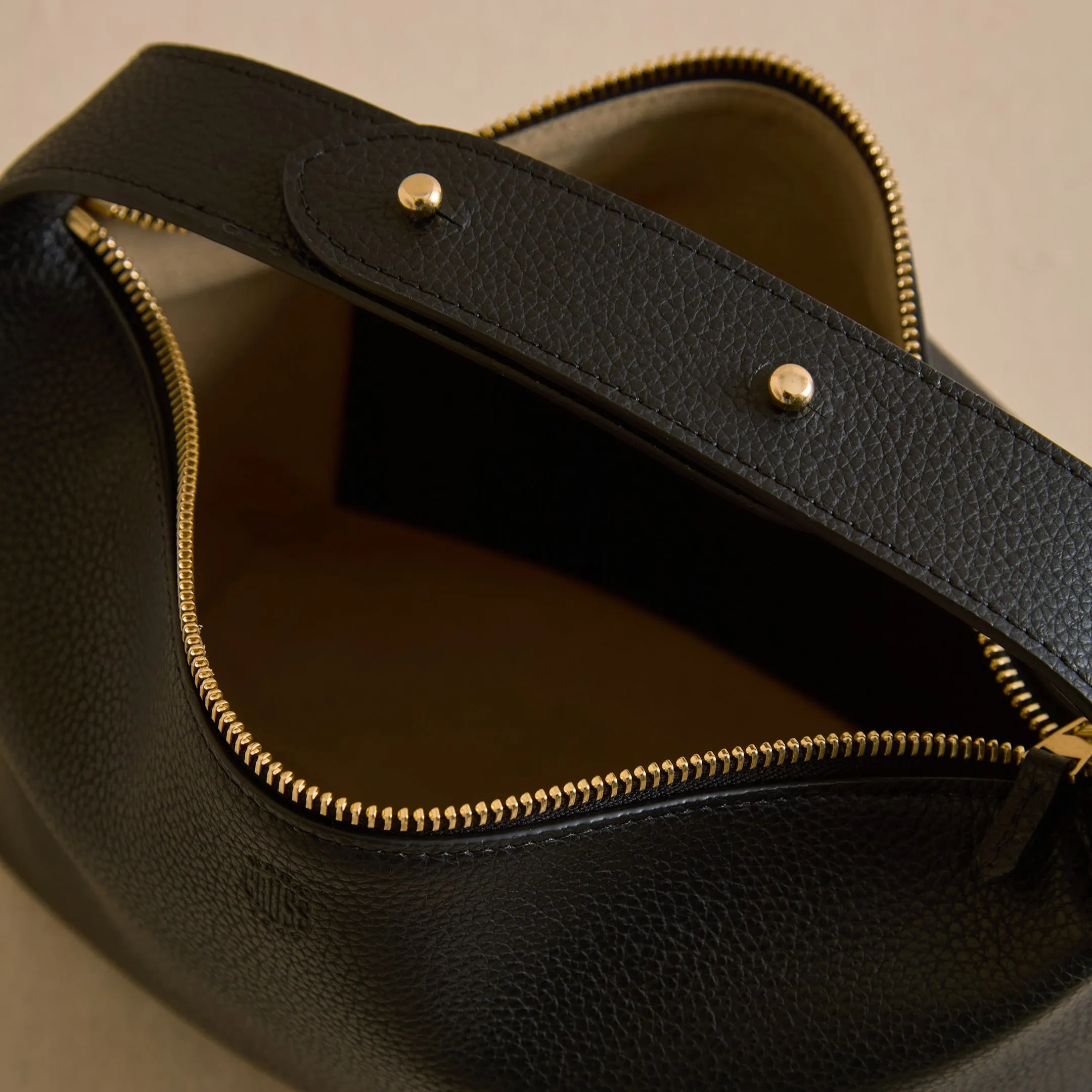 Mason 24 in Black