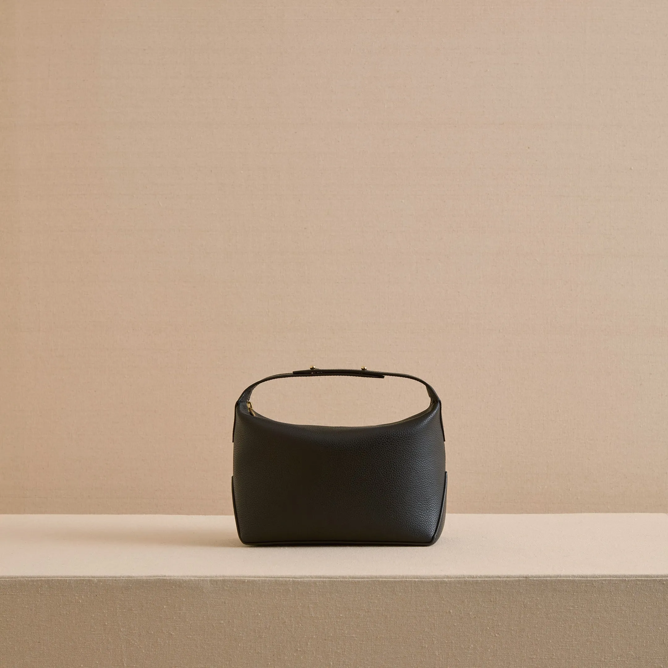 Mason 24 in Black