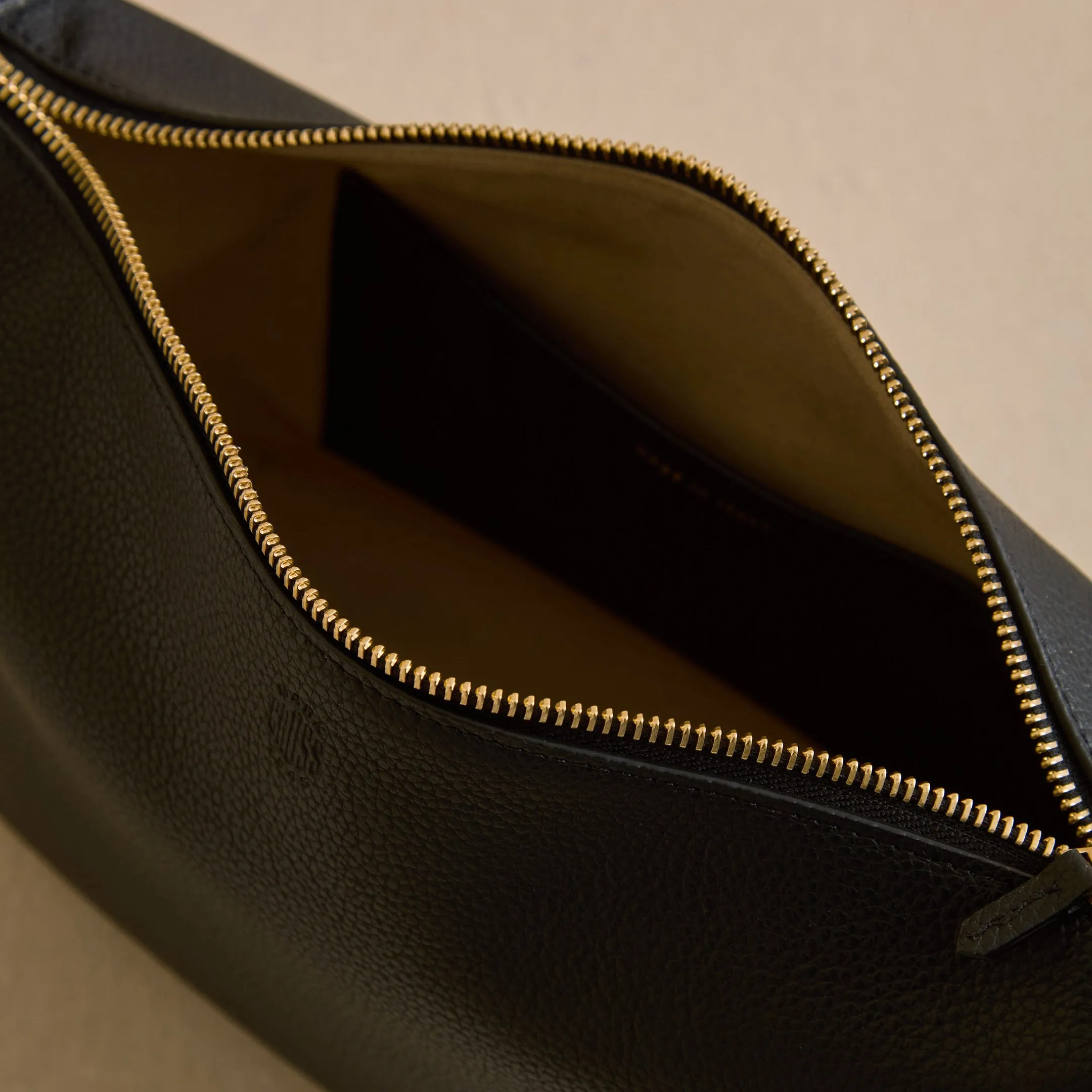Mason 24 in Black