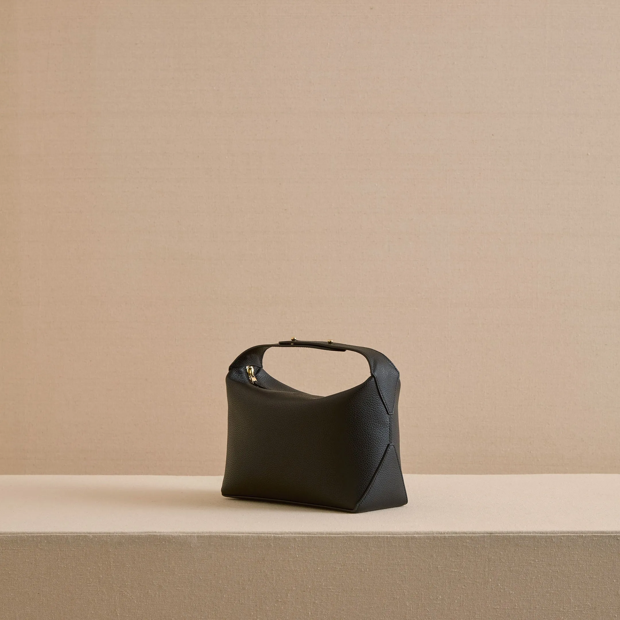 Mason 24 in Black